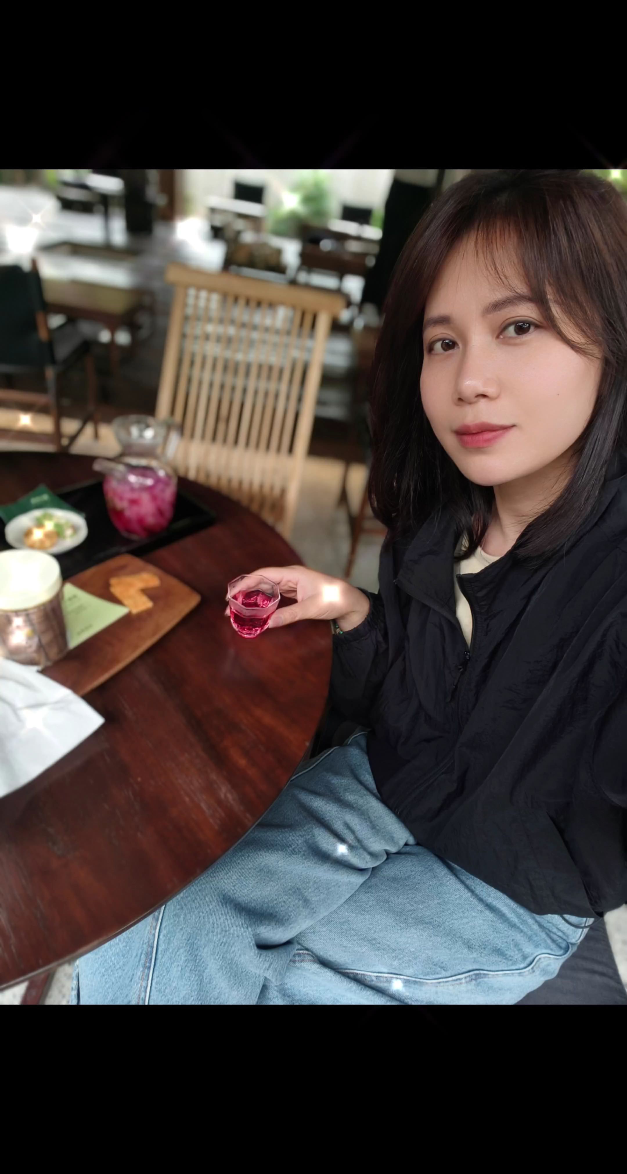 别让任何人消耗你内心的晴朗， 生活应该被喜欢的人和事填满。