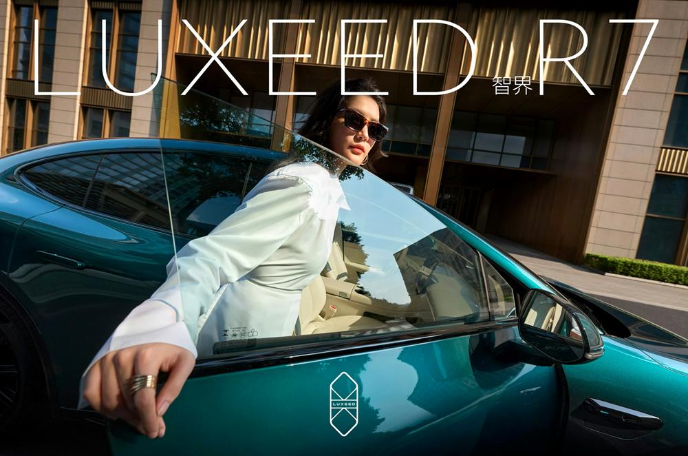 追尾事故结果悬殊，智界R7的“安全冗余”理念藏不住了
抖音视频中一起真实的街头追