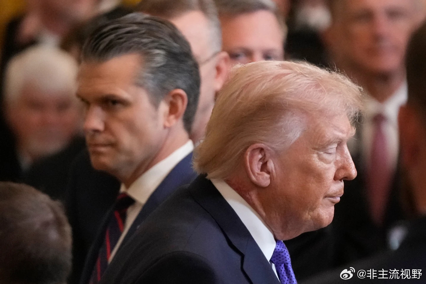 面对对打击效果的质疑，特朗普给美国人打气，约翰逊也给美国人打气，现在，新闻主播转