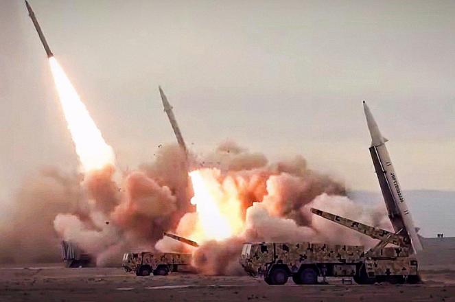 中东形成“反美以”联动战线，特朗普本想借此迅速稳固霸权，不成想如今骑虎难下。
