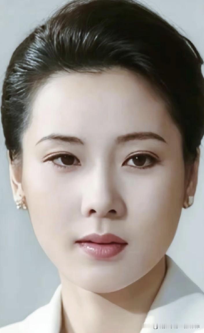 何赛飞自带温婉大气的五官，为何演泼辣角色也极具感染力？