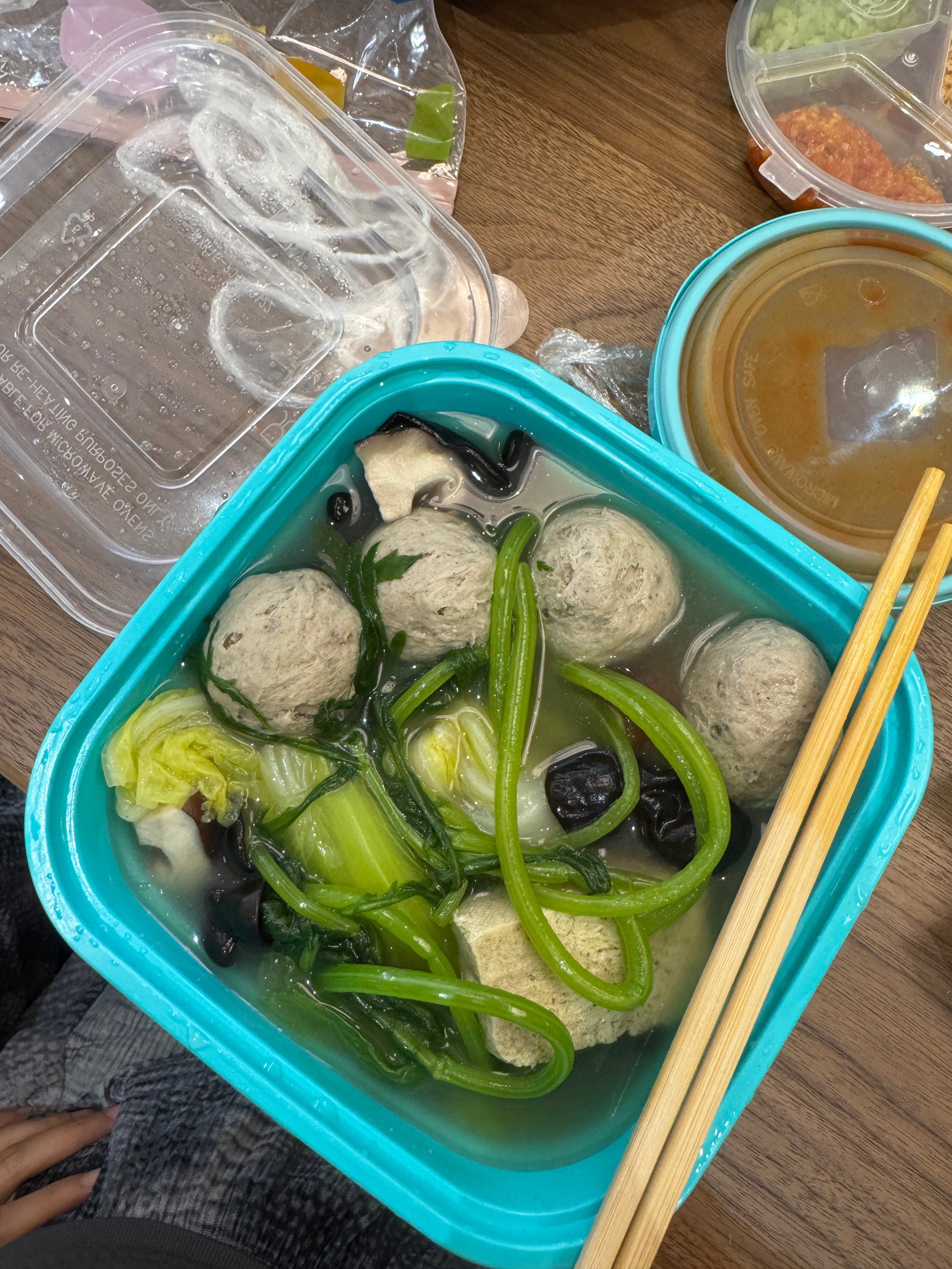 八合里发明出这个牛肉丸加水煮菜套餐的人真的是个天才，好适合减脂上班人吃。一大盆青