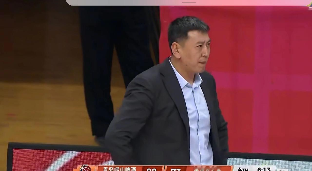 12月18日晚这场CBA比赛太精彩了！青岛男篮主场对阵南京同曦，最终以99比88