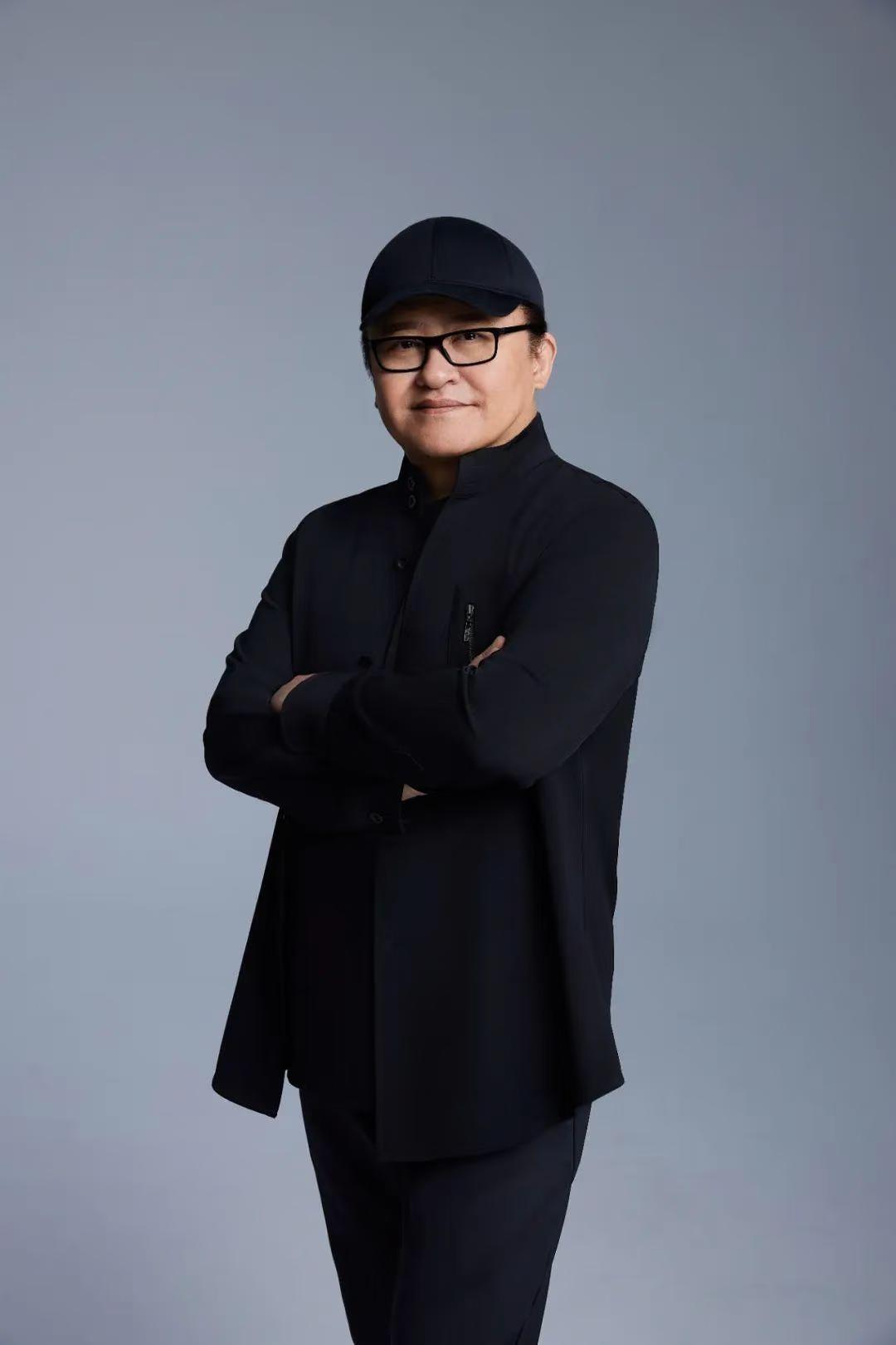 终于知道为什么刘欢很伟大了，
不是因为他会唱会写，
更不是因为他教书，而是他的歌