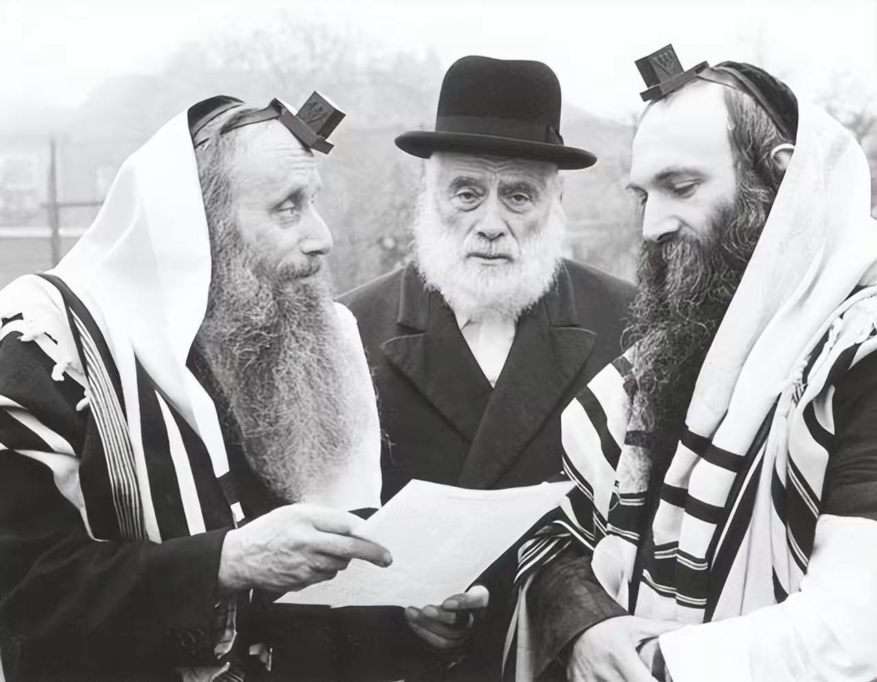 战后犹太资本在电影等媒体领域的控制力颇为强大，这一现象着实值得深思。犹太资本在商