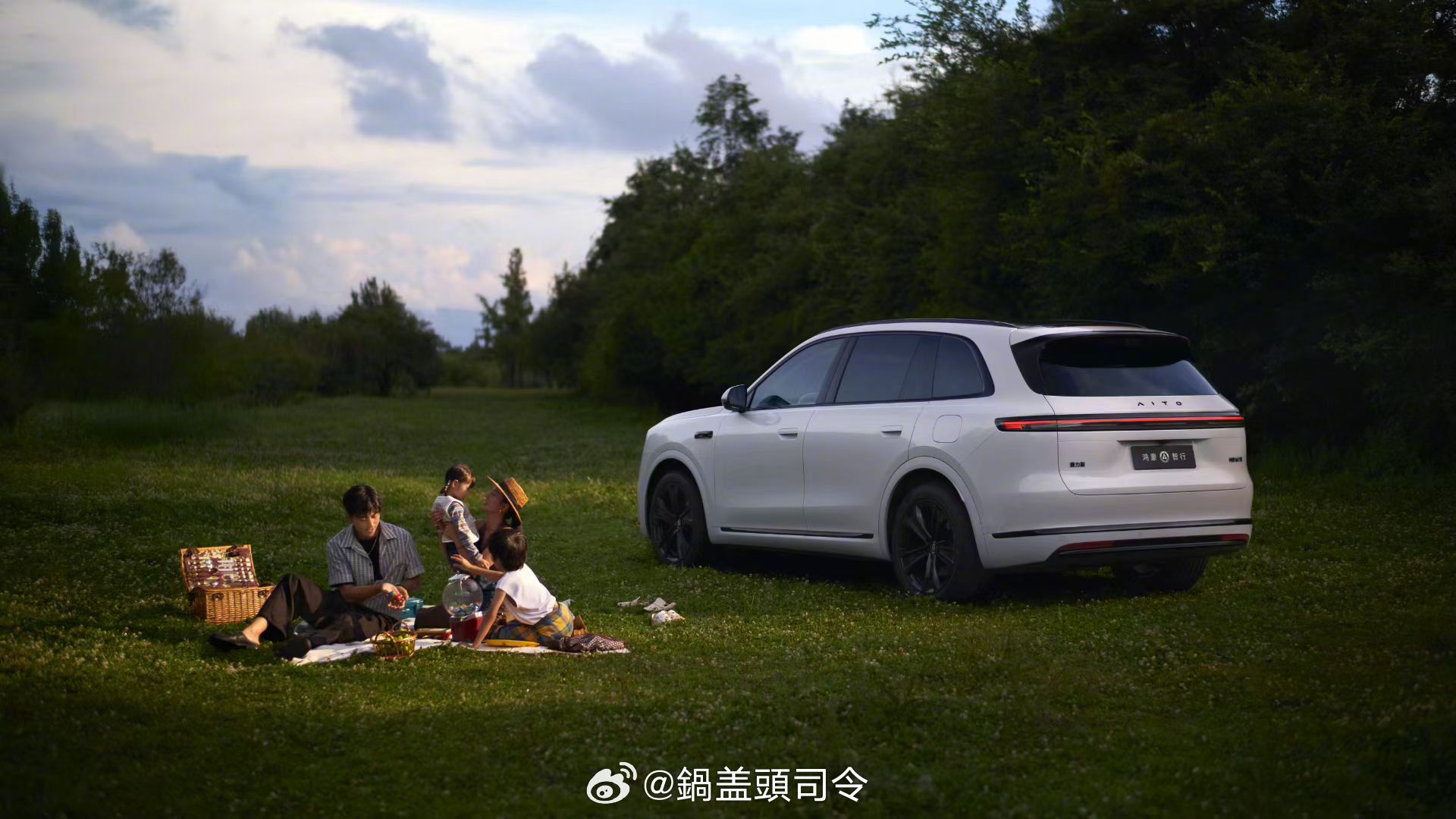 问界M7这个车，大概率横扫25-35万这个市场了。这个车的外形和M8/9一样，传