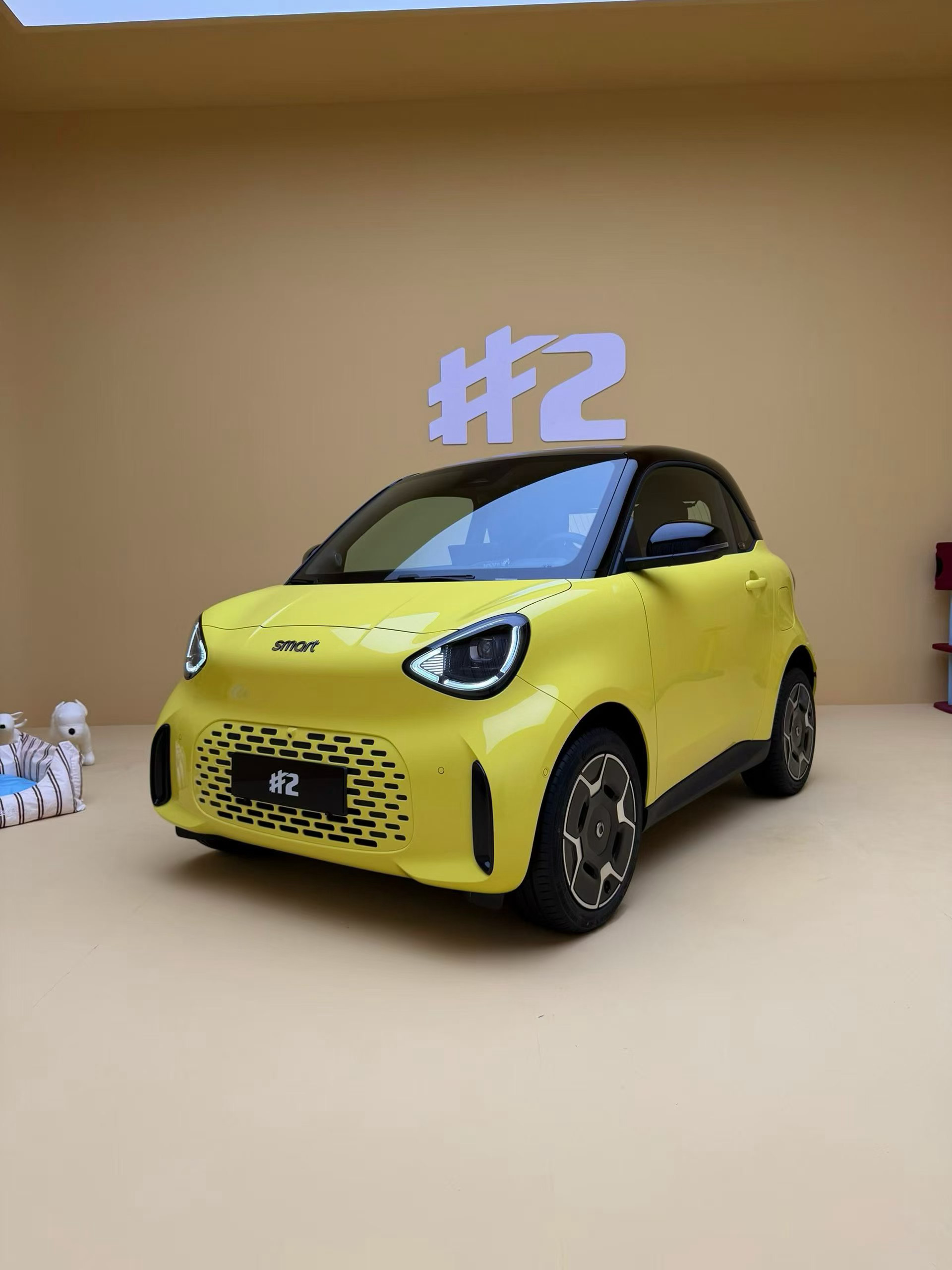 smart精灵2号高定版限量开售巴黎车展，smart精灵2号迎来全球首秀，阔别多