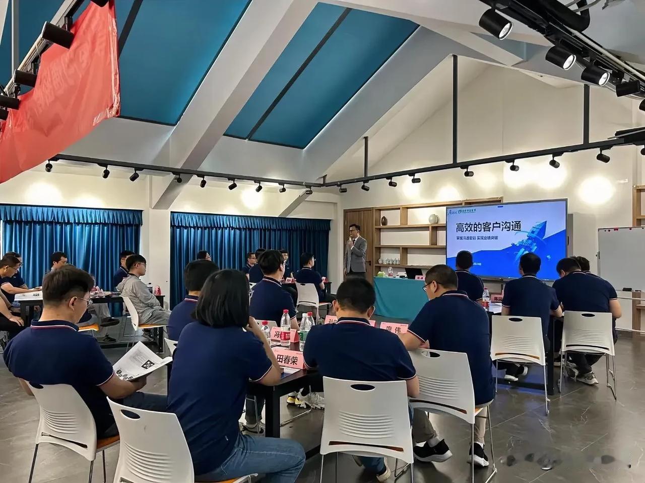 技术经理火急火燎的来找薪酬绩效HR，问是不是员工要是连续两次绩效考核为C，公司就