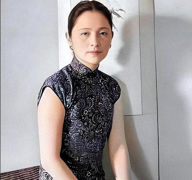 黄卓群（1904—2002），是国民党高官吴国桢的夫人。她早年就读上海晏摩氏女校