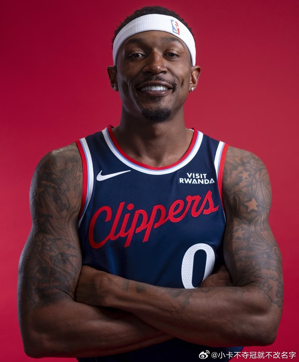 我觉得下赛季比尔，会执行球员选项这种伤病的球员，很难有下家敢签如果留队就算快船放