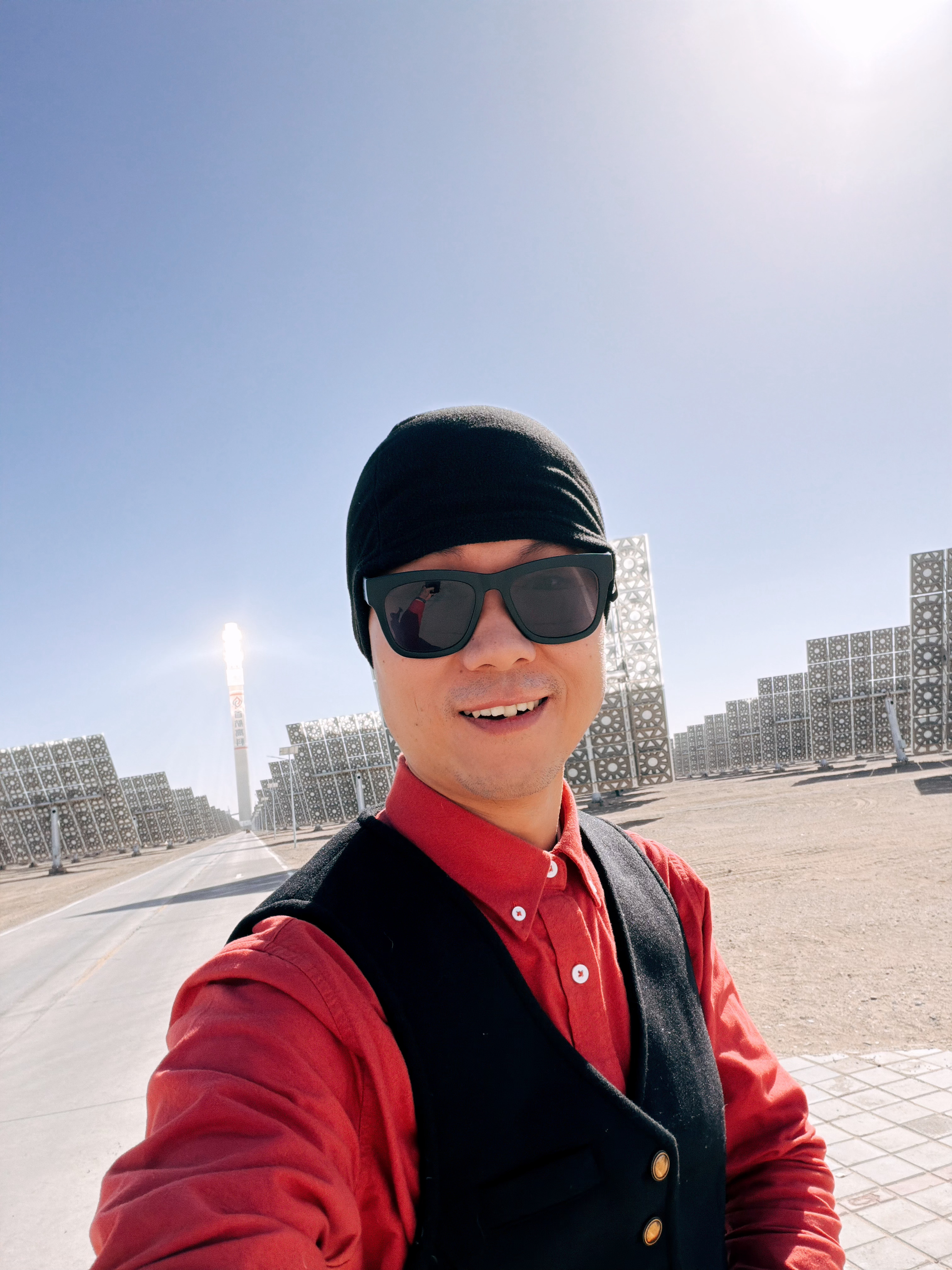 天上一个太阳，地上一个太阳☀️这是100兆瓦的熔岩塔式发电站 敦煌