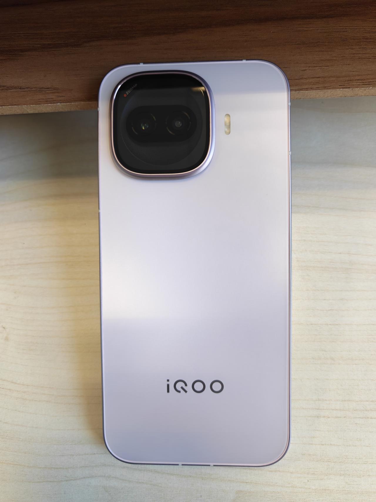 iQOO Z11Turbo光晕粉！性能党直接冲！

别被粉色骗了，内心是妥妥的性