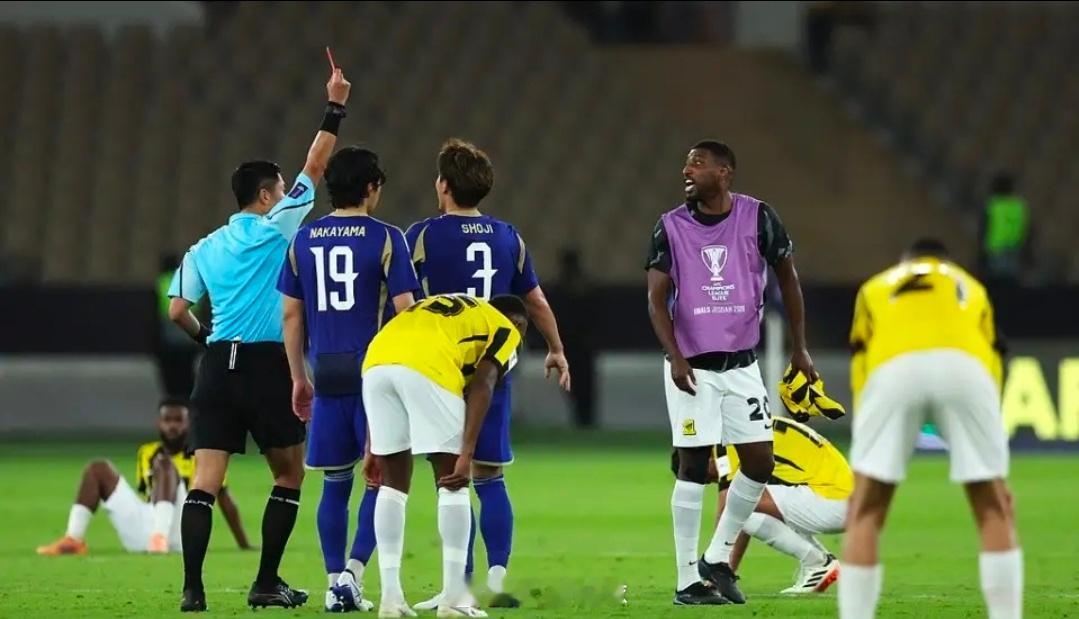 决赛梦碎！马宁被曝得罪沙特，亚冠执法资格被亚足联取消4月21日消息，沙特媒体《乌