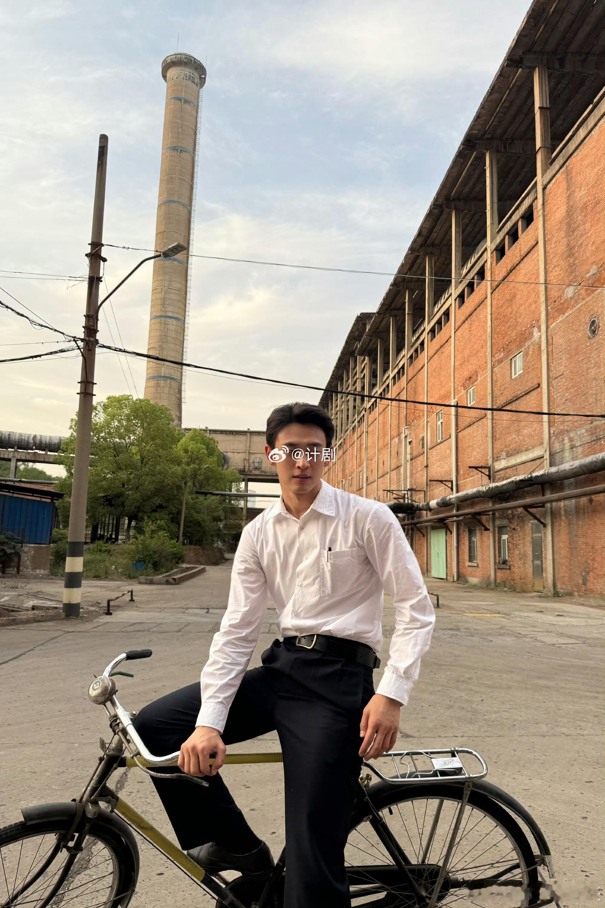 王天辰两部剧两模两样 夏雷的质朴真诚和瞿桦的成熟内敛，王天辰把两种完全不同的人设