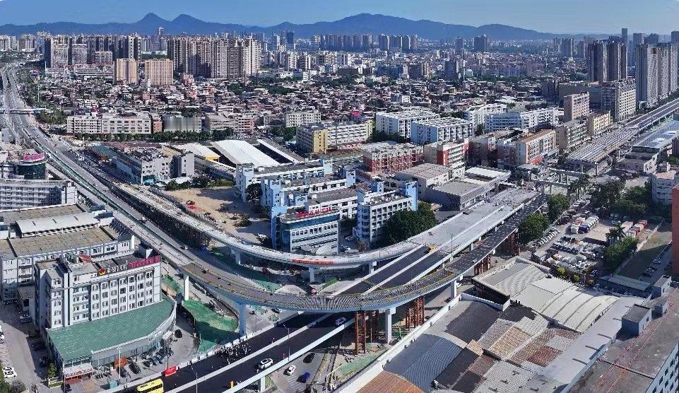 泉州市南环路高架桥主线工程预计在2026年春节前完工通车‌ 全线采用预制装配式建