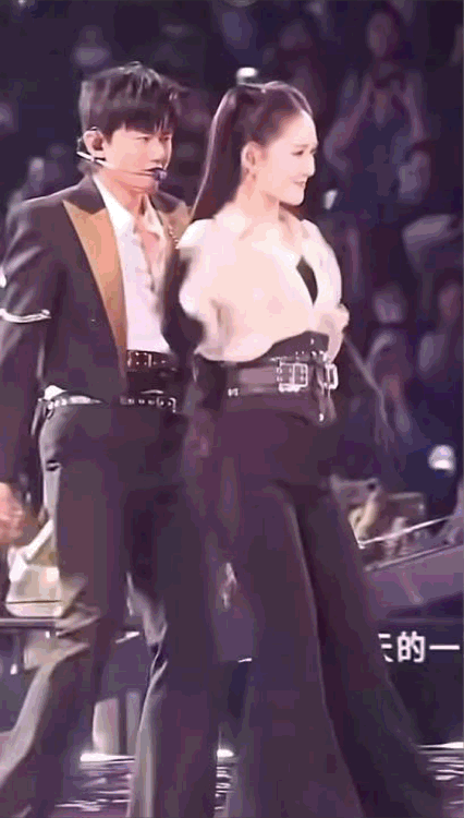 这两口子，你不服不行

至少开售的时候，几百上千的门票据说秒磬，还有人怀疑是假的