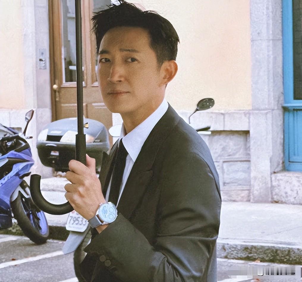 🌙陪玩陪睡已过时，被注射不明物都不算啥，内娱的暗面正在全面升级。

说到内娱的