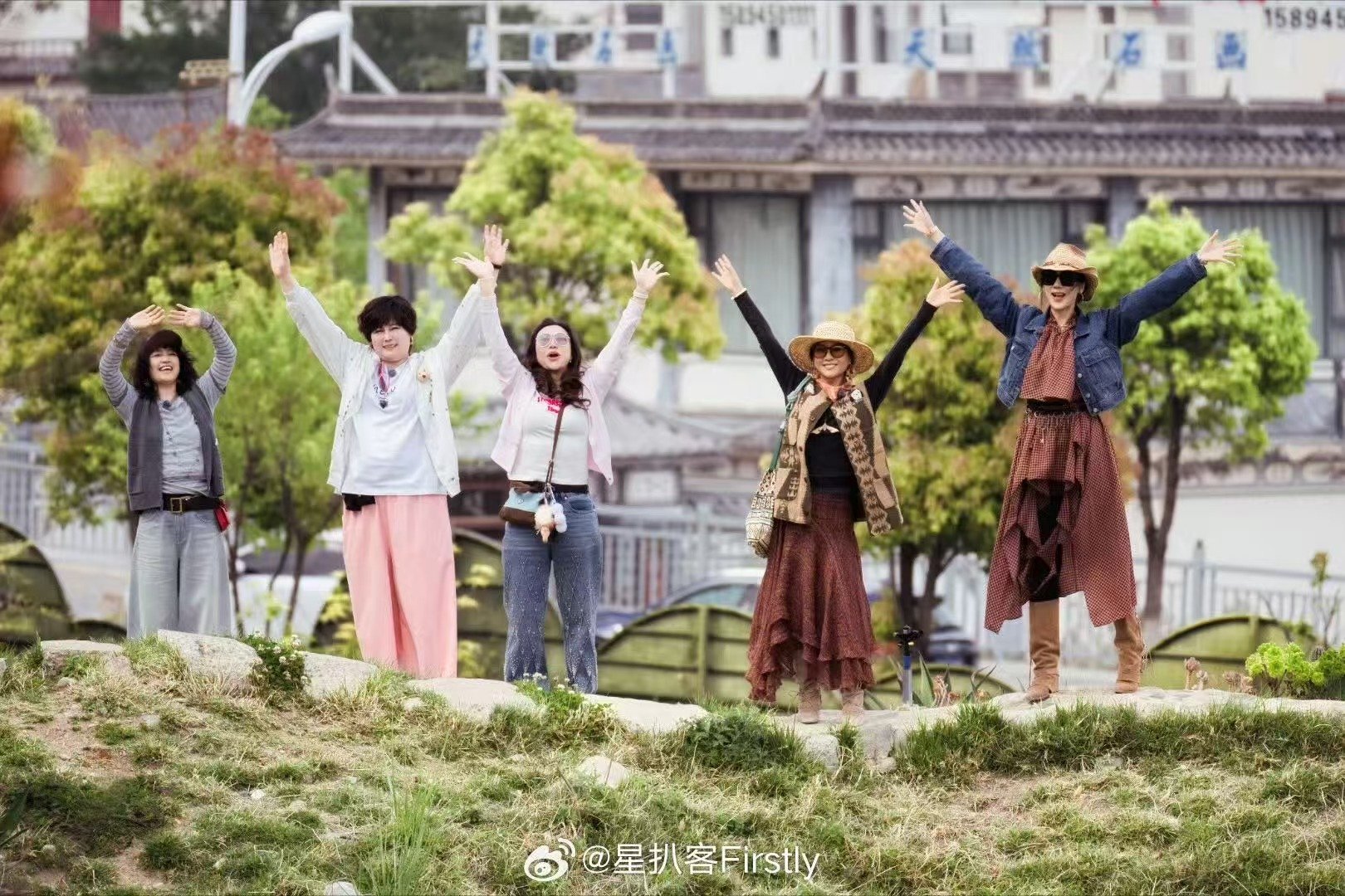 李静出道33年的首张站姐图金白开在大理拍到了内娱40加女团金白开深耕拍摄多年功底