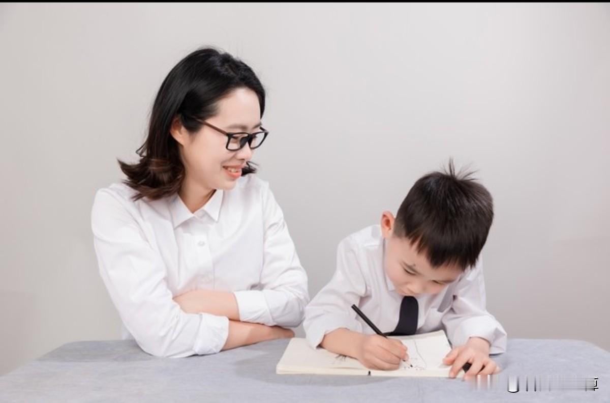 学霸家长都有共同特点，我是一名在幼教行业耕耘了19年的经验型幼师，最喜欢研究学霸