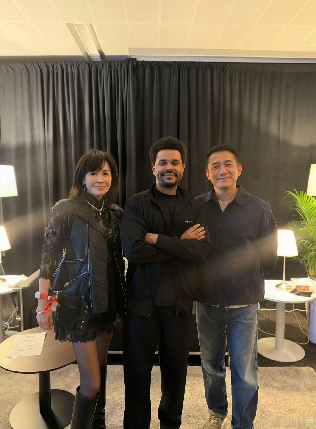 刘嘉玲盆栽哥梁朝伟合照刘嘉玲梁朝伟盆栽哥合照哦莫呀 ​​​