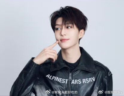 范丞丞出道八周年八连拍范丞丞人生八宫格 好有机车感的一组图 