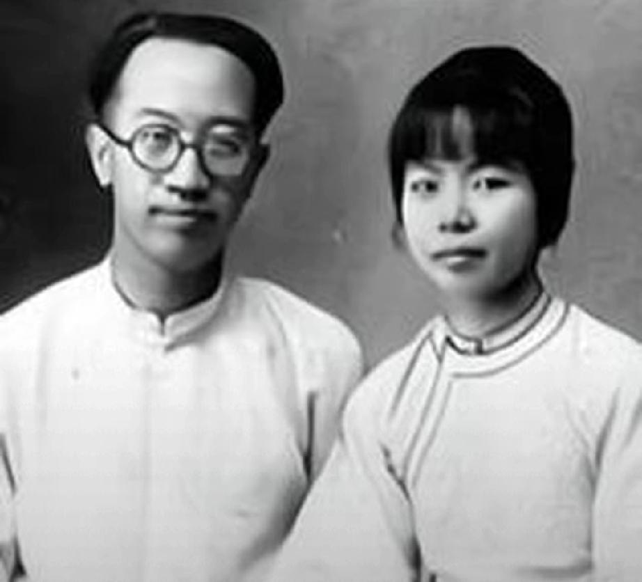 左边是新思想，
右边是旧传统，
闻一多包办婚姻终圆满
1922年，留学美国的才子