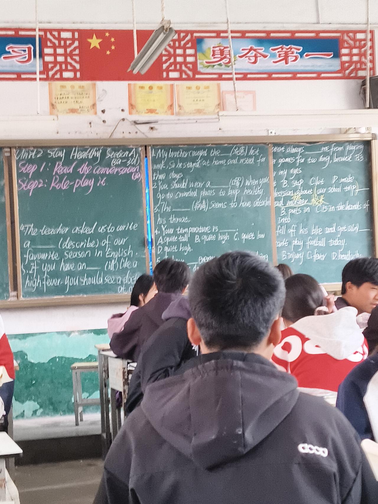 什么是损友？就是那些整天拉你逃课、打游戏、抽烟喝酒，不思上进的人。他们不会带你进