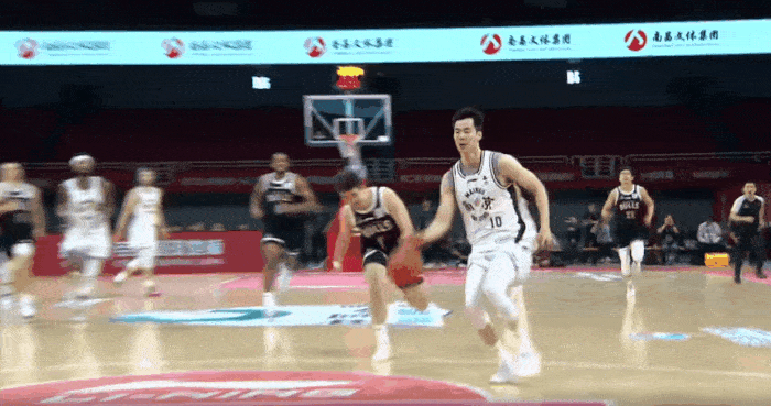 郭昊文这天赋不比李贤重差，可以打国家队，抢断暴扣无人能敌



郭昊文是个出色高