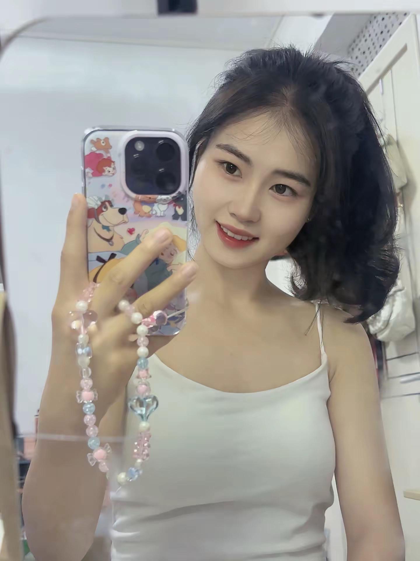 “未来娶我的那位先生，没事多练练这首歌，结婚那天唱给我听”