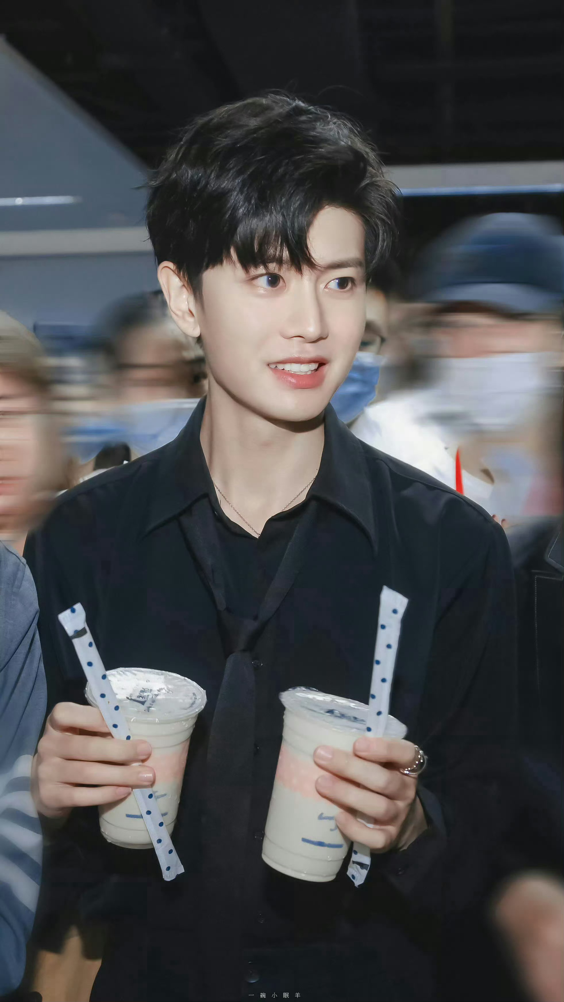 任嘉伦  2💐「 ℝ𝕁𝕃」藏不住的喜歡 ˎˊ˗你携风而来 如花绽放于雪色之