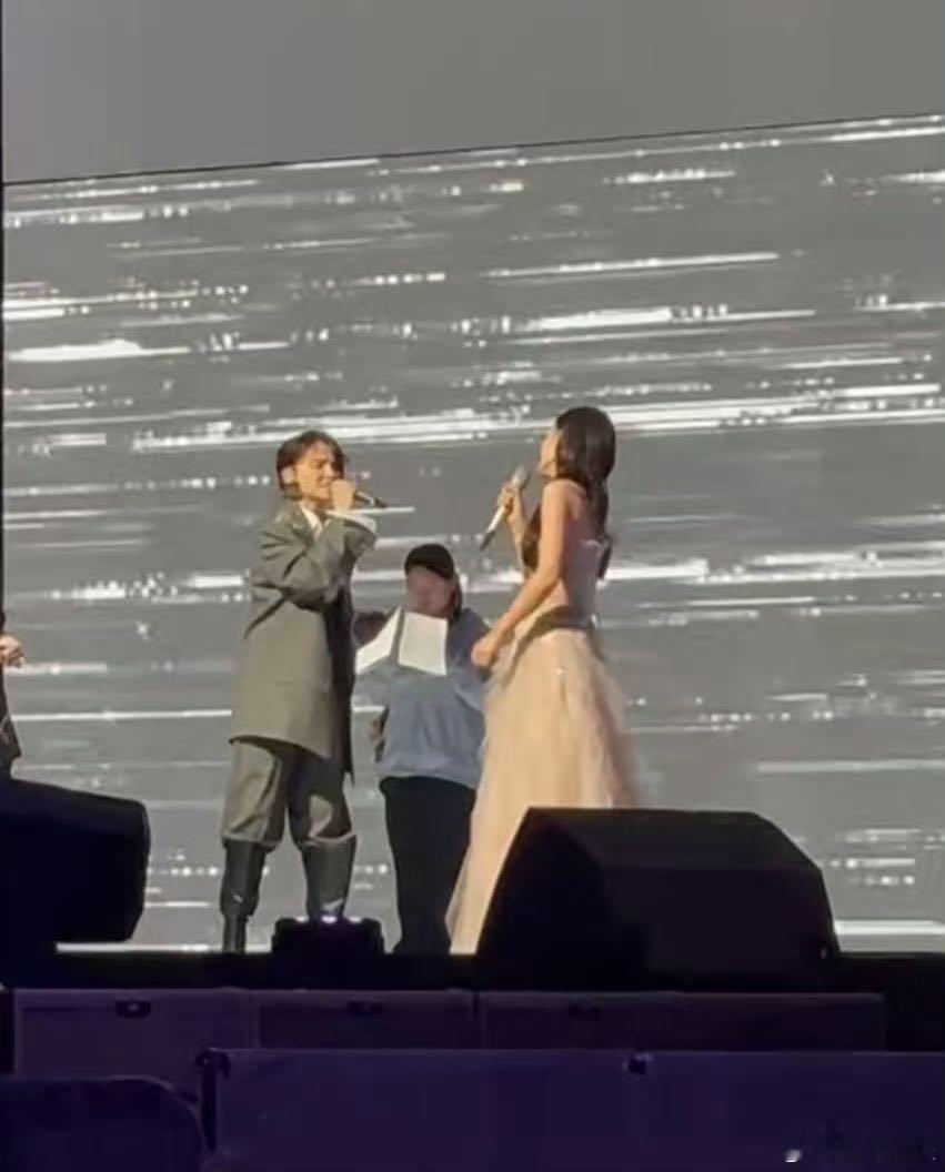 叶一茜李心洁合唱最长的电影苦情歌是叶一茜的舒适区看完这个合唱我陷入了沉思，叶一茜