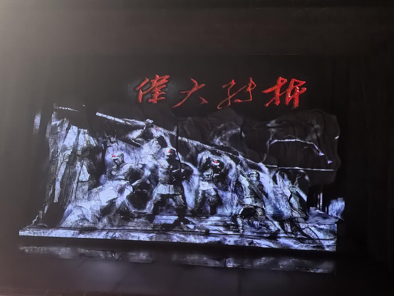 这部实景剧的编导演上都下了大功夫，舞台调度水平颇高，最令人惊喜之处，是将遵义会议