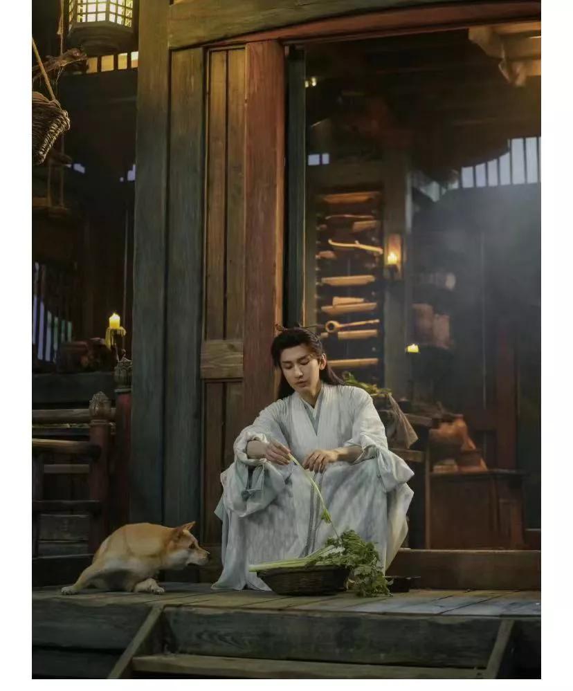 大结局有一幕切到无了和尚，镜头转向殿上供奉的佛像。好像那一刻李莲花也成为了佛。从