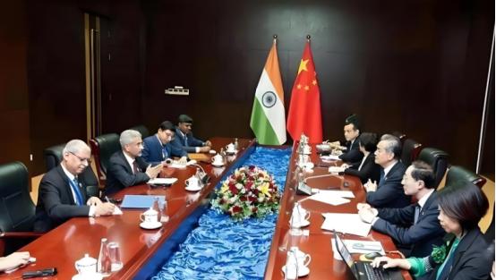 印欧终签20年大协议！欧洲敢弃俄能源，底牌竟是绕开中国....
 
欧洲为何敢彻