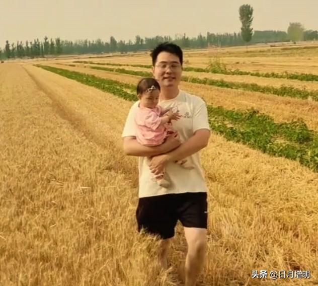 “六一儿童节”，在城市里的年轻人带孩子回老家，不是帮父母收麦，是带孩子回来玩的。