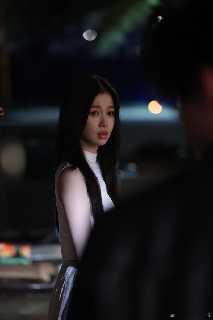 虞书欣演的姜暮是黑芝麻馅汤圆谁懂姜暮的反差萌！虞书欣诠释的她看似软乎乎，却能拔热