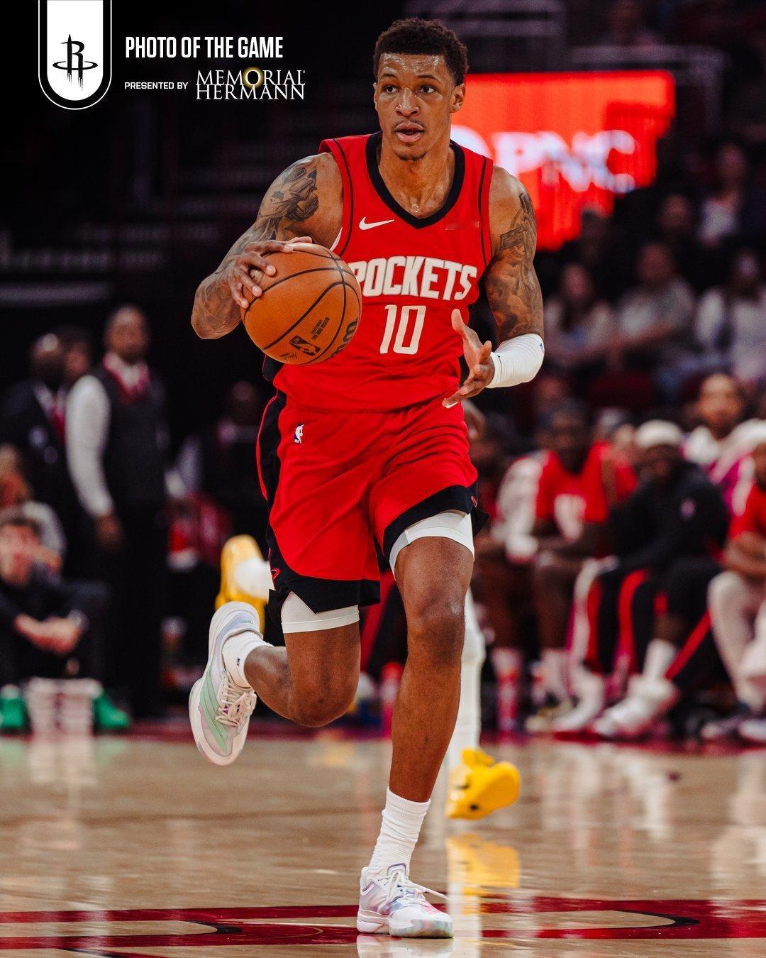 小贾最近6场比赛：场均出战36分钟砍下19.7分8.7篮板投篮命中率56.2%三