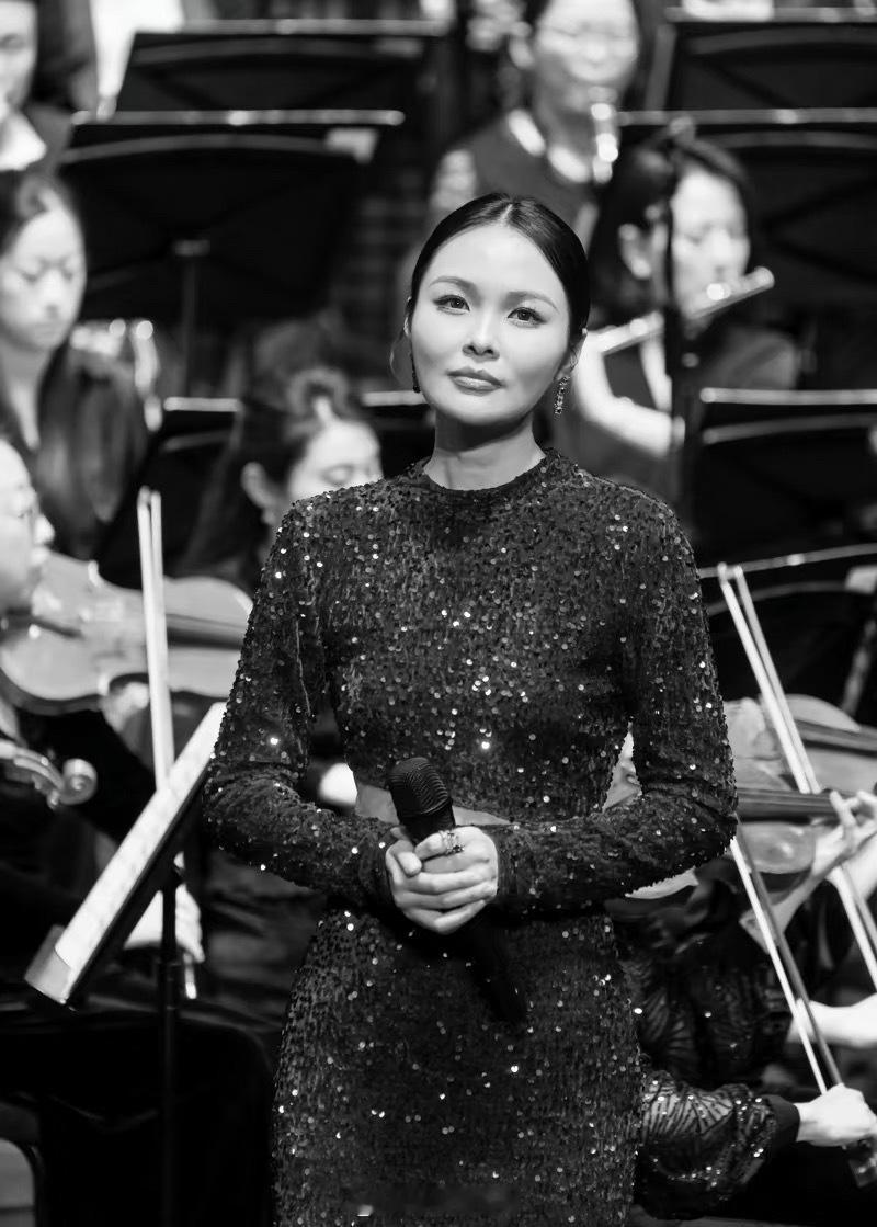 龚爽去世2026年9月4日优秀青年女高音歌唱家龚爽因癌症逝世，年仅37岁。 知名