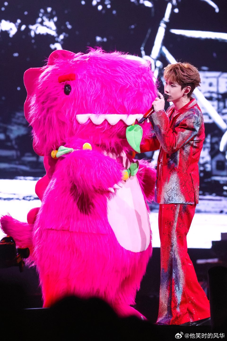 汪苏泷墨尔本演唱会上座率 汪苏泷墨尔本演唱会现场上座率真的太绝了，紫海灯海铺满全