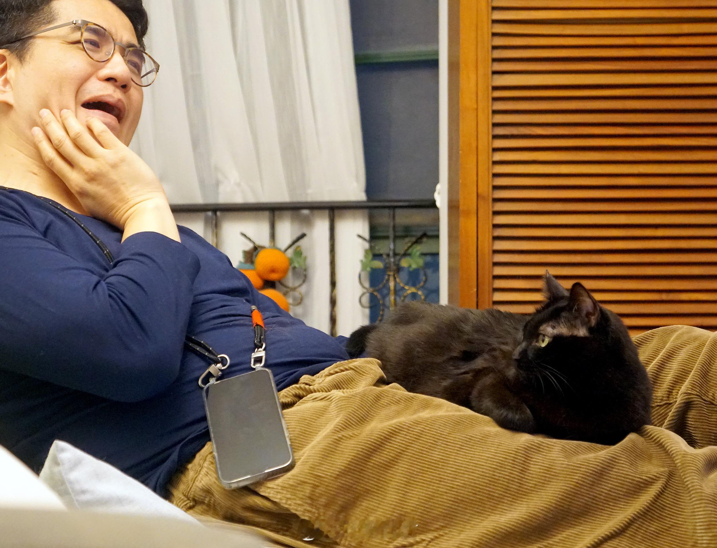 蝦：我想我是不是可愛到讓吉爸掉了下巴。#蝦蝦不可以太可愛# ​​​