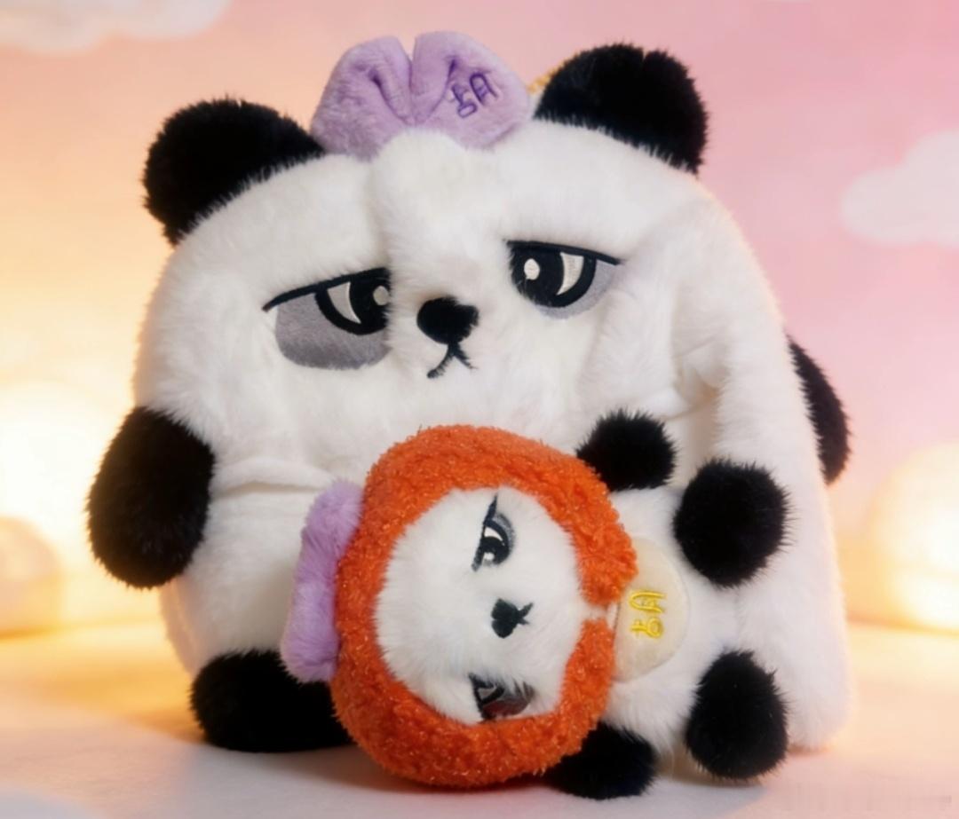 成龙大哥的礼物收到了，胡胡很可爱，大年初一如果没有选择，可以去看《熊猫计划2》，