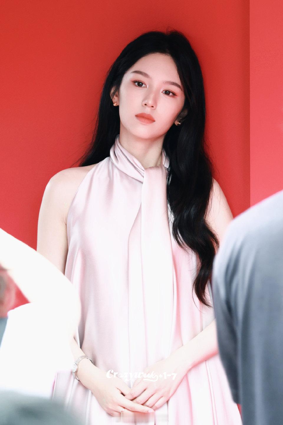 派酱安利 周也美成这样在审判什么 天啊！女神你能不能轻点美！被此女的颜值狠狠冲击