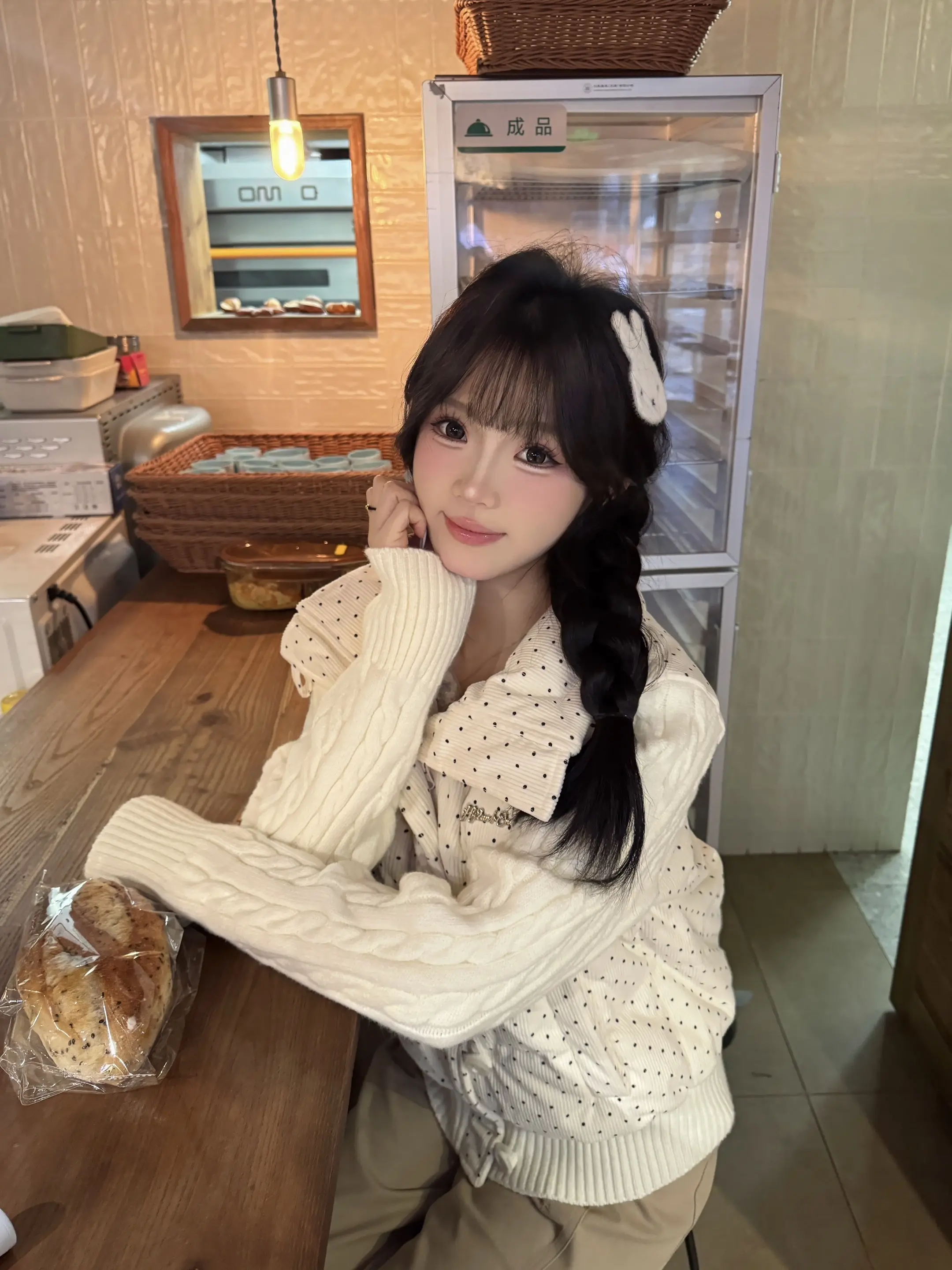 女孩你别太天真 没有人会爱上纯粹的你 每个人都在衡量你的价值