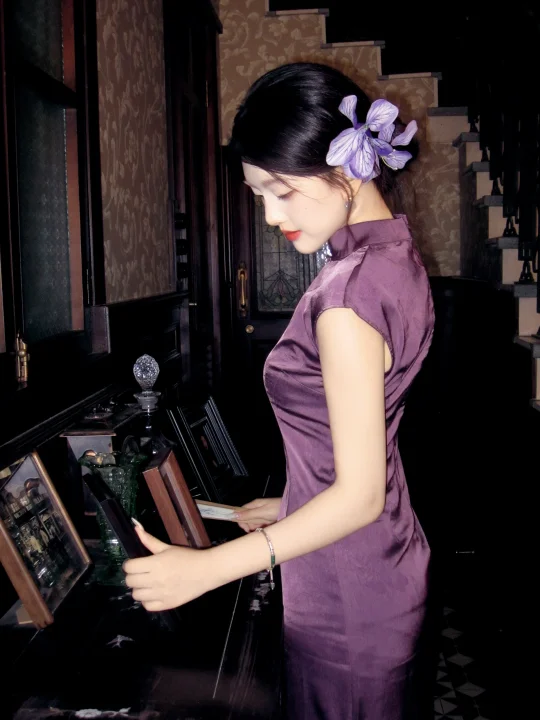 一袭旗袍，气质如兰