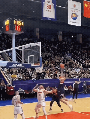 CBA这么打就对了，体育比赛说到底打的就是精气神。
就算第一个球没有空接扣进去，