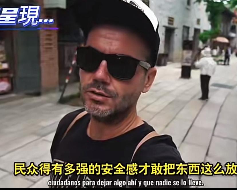 西班牙博主看懵了，游客的行李箱直接扔在路边也没有人拿走，太羡慕中国人的这种安全感