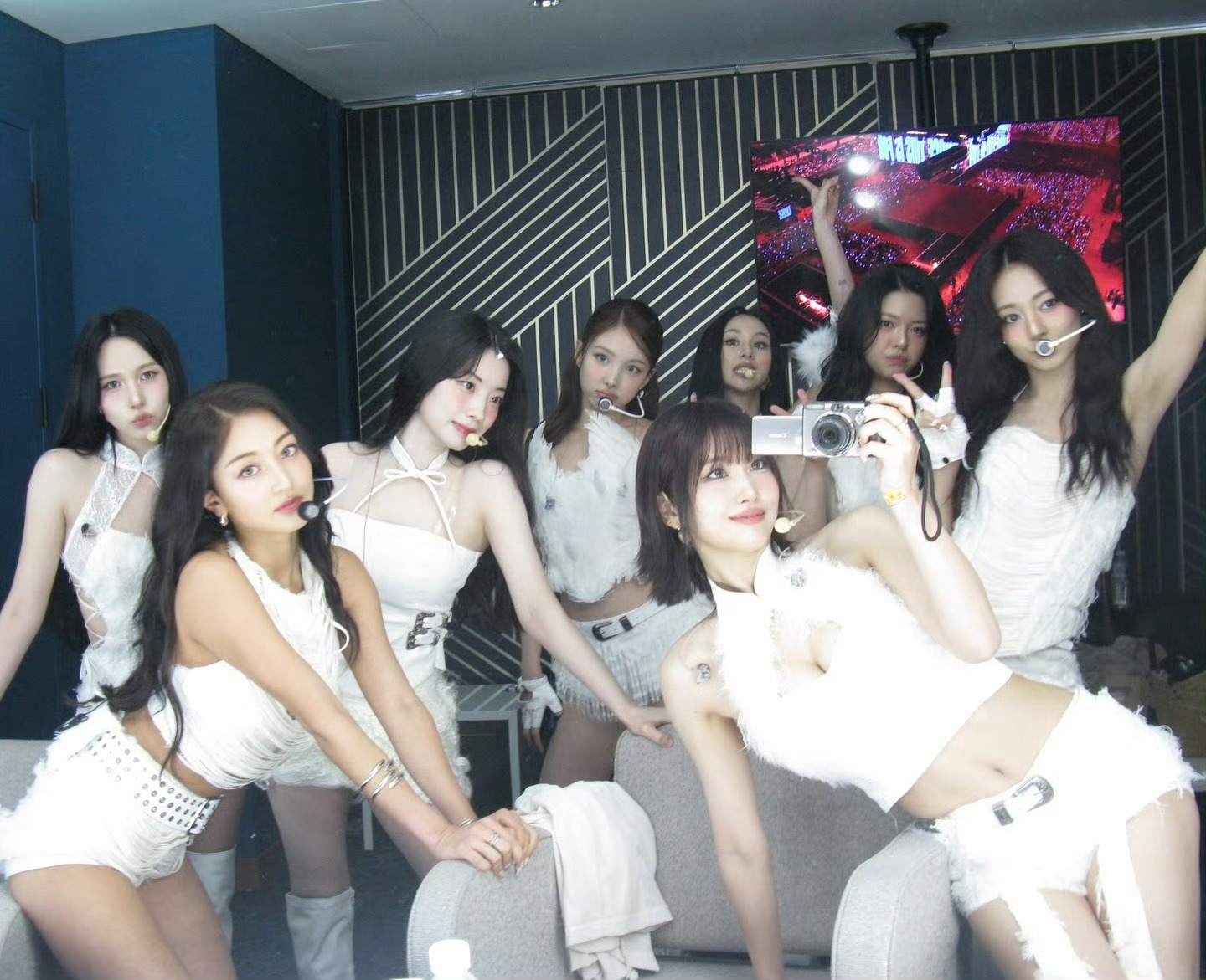 twice续约根据韩媒消息，出道迎来十周年的Kpop女团TWICE已经与经纪公司