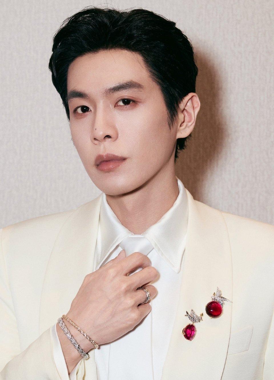 唐嫣张若昀主持Tiffany开幕，

这画面太养眼了？

3月14号北京三里屯，