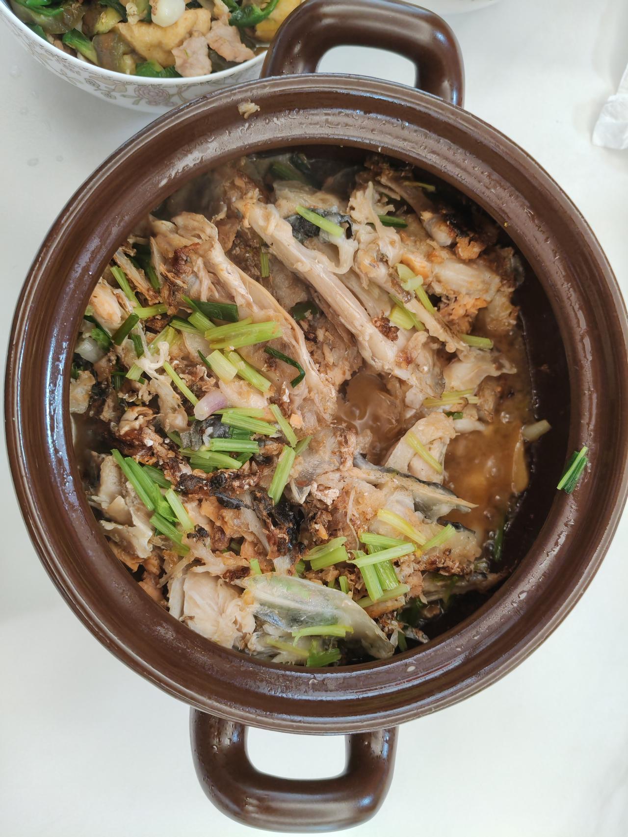 市场波动时调仓是门技术活。首先得清楚自己的风险承受能力，像保守型投资者，波动大时
