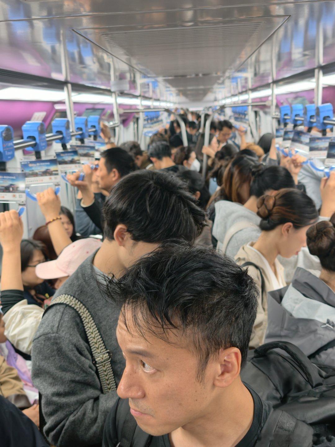 十几年没坐过北京地铁了8点的飞机能赶上吗？ 